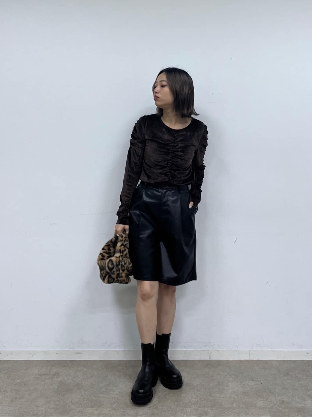 Harukaさんの「INDIVI｜フェイクファーマイクロバッグ」を使ったコーディネート