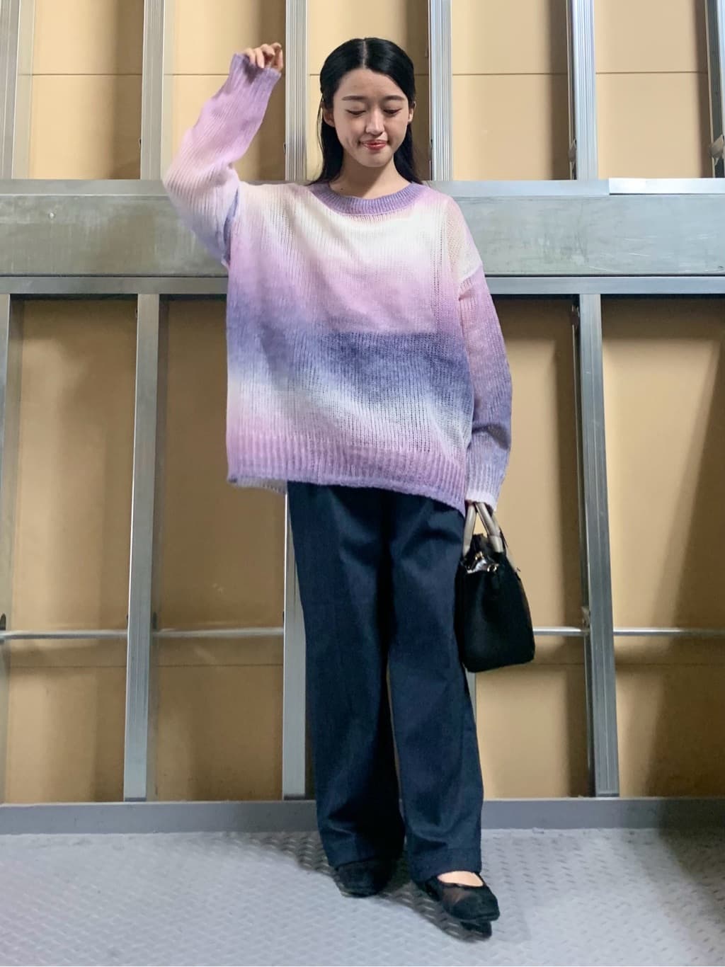 sahoさんの「THE SHOP TK｜スペースダイ透かし編みニット」を使ったコーディネート
