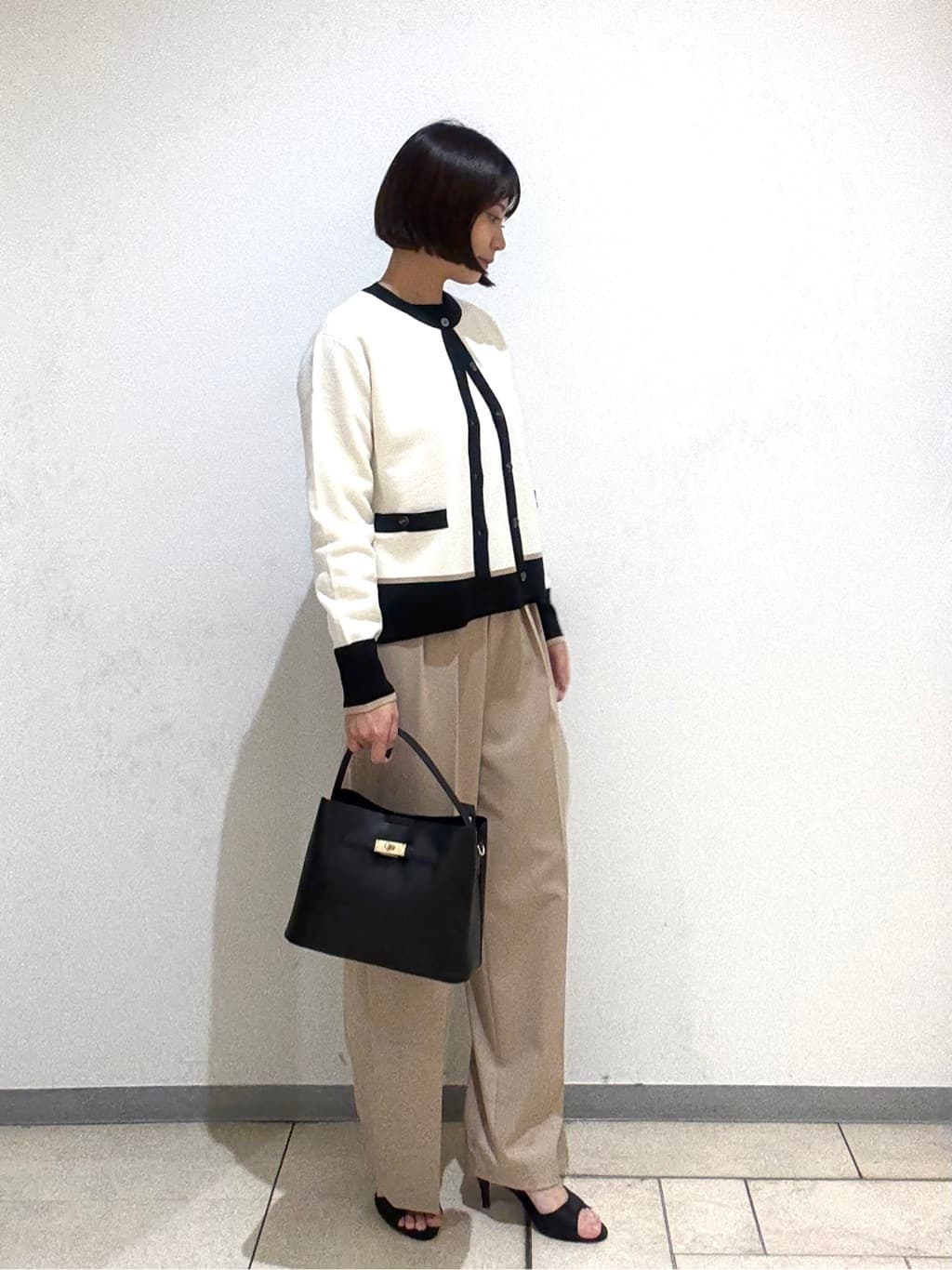Itoさんの「UNTITLED｜【洗える/はっ水/後ろウエストゴム】ストレッチ2タックワイドパンツ」を使ったコーディネート