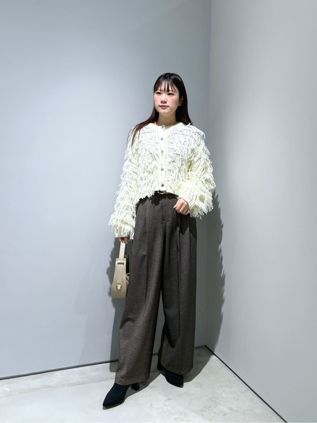 Renoさんの「INDIVI｜クロップドループカーディガン」を使ったコーディネート