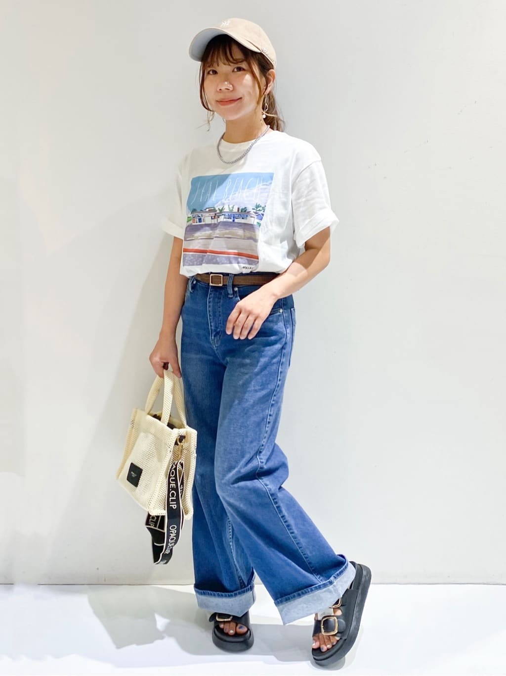 ちぃさんの「OPAQUE.CLIP｜風景イラストプリントTシャツ」を使ったコーディネート
