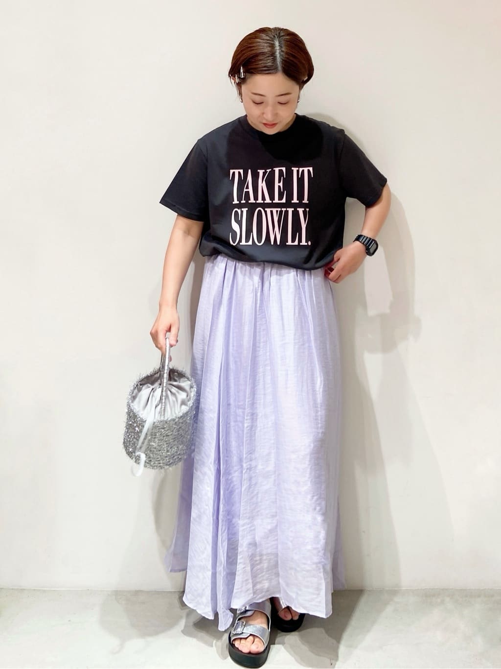 MIHOさんの「OPAQUE.CLIP｜ロゴプリントTシャツ【洗濯機洗い可】」を使ったコーディネート