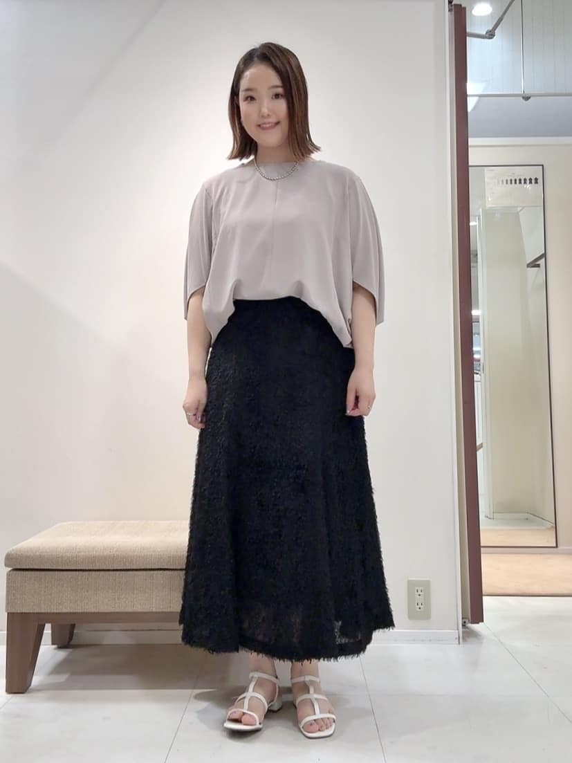 YUIさんの「UNTITLED｜【セットアップ可/後ろウエストゴム】フェザーマーメイドスカート」を使ったコーディネート