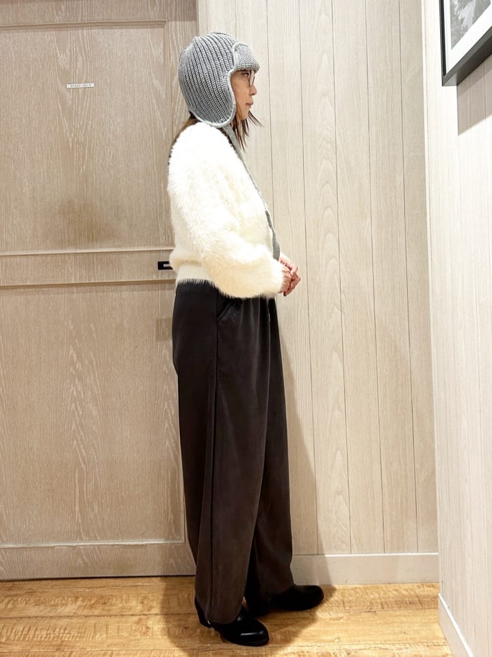 yukaさんの「SHOO･LA･RUE｜フェザーVネックカーディガン」を使ったコーディネート
