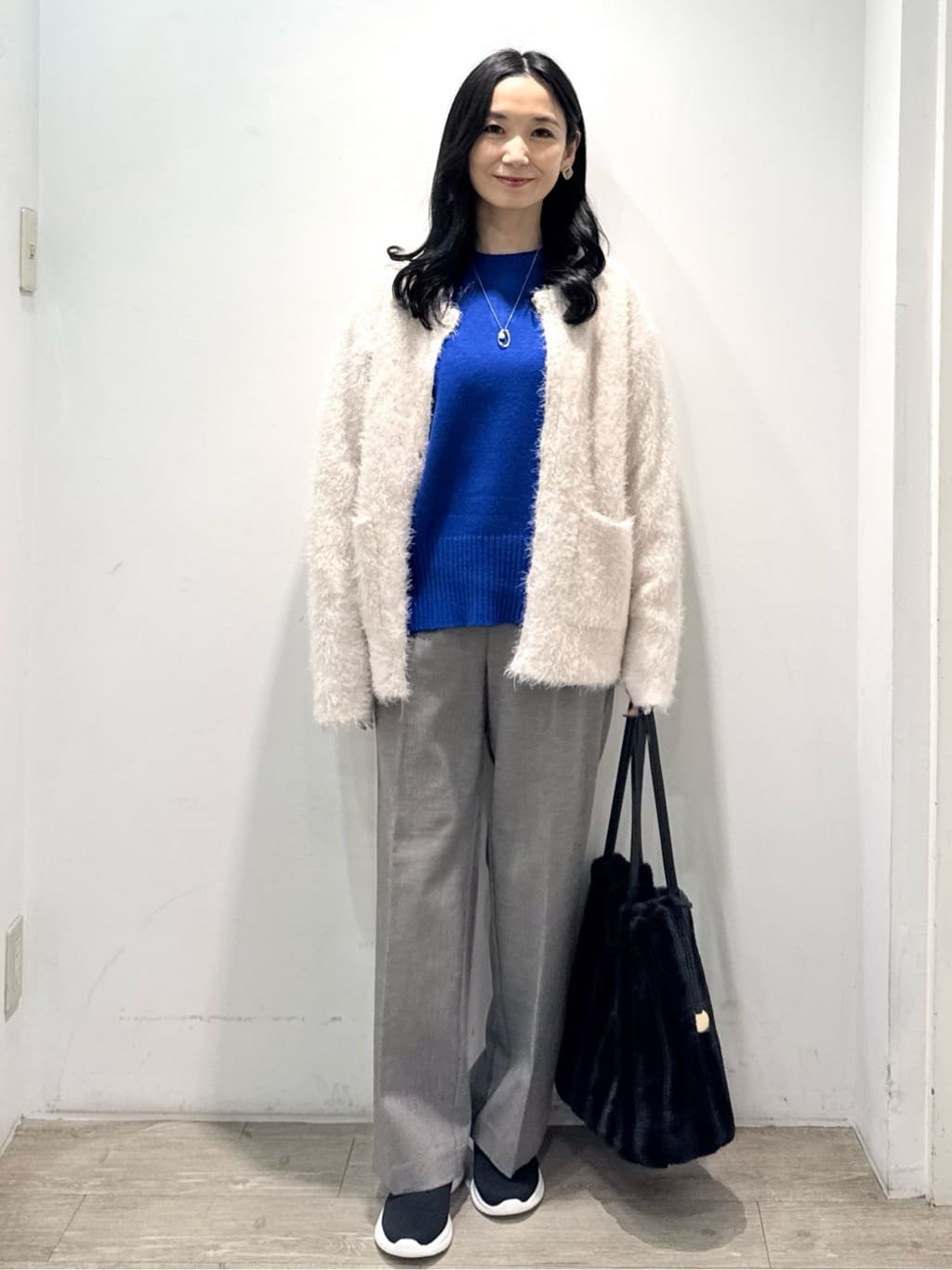yuicciさんの「OPAQUE.CLIP｜【A4サイズ対応／マチ付き】ストライプフェイクファートートバッグ」を使ったコーディネート