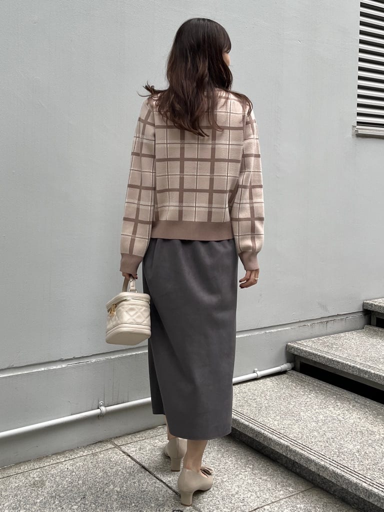 はばさんの「Couture brooch｜【洗える・ストレッチ・通勤】スエード調ダンボールIラインスカート」を使ったコーディネート