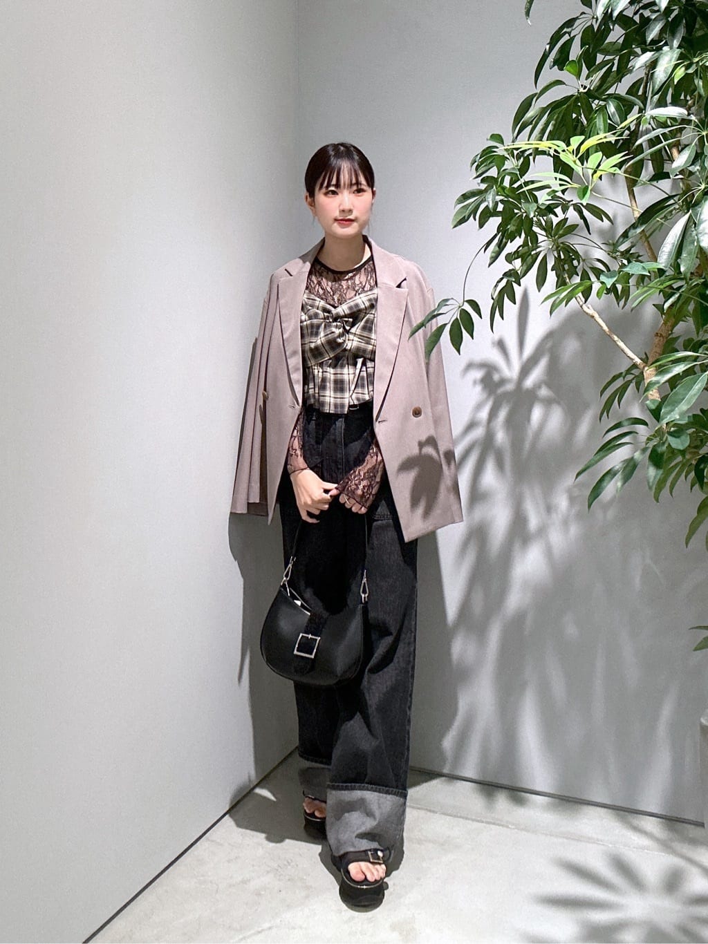 Renoさんの「INDIVI｜オンブレチェックビスチェ」を使ったコーディネート