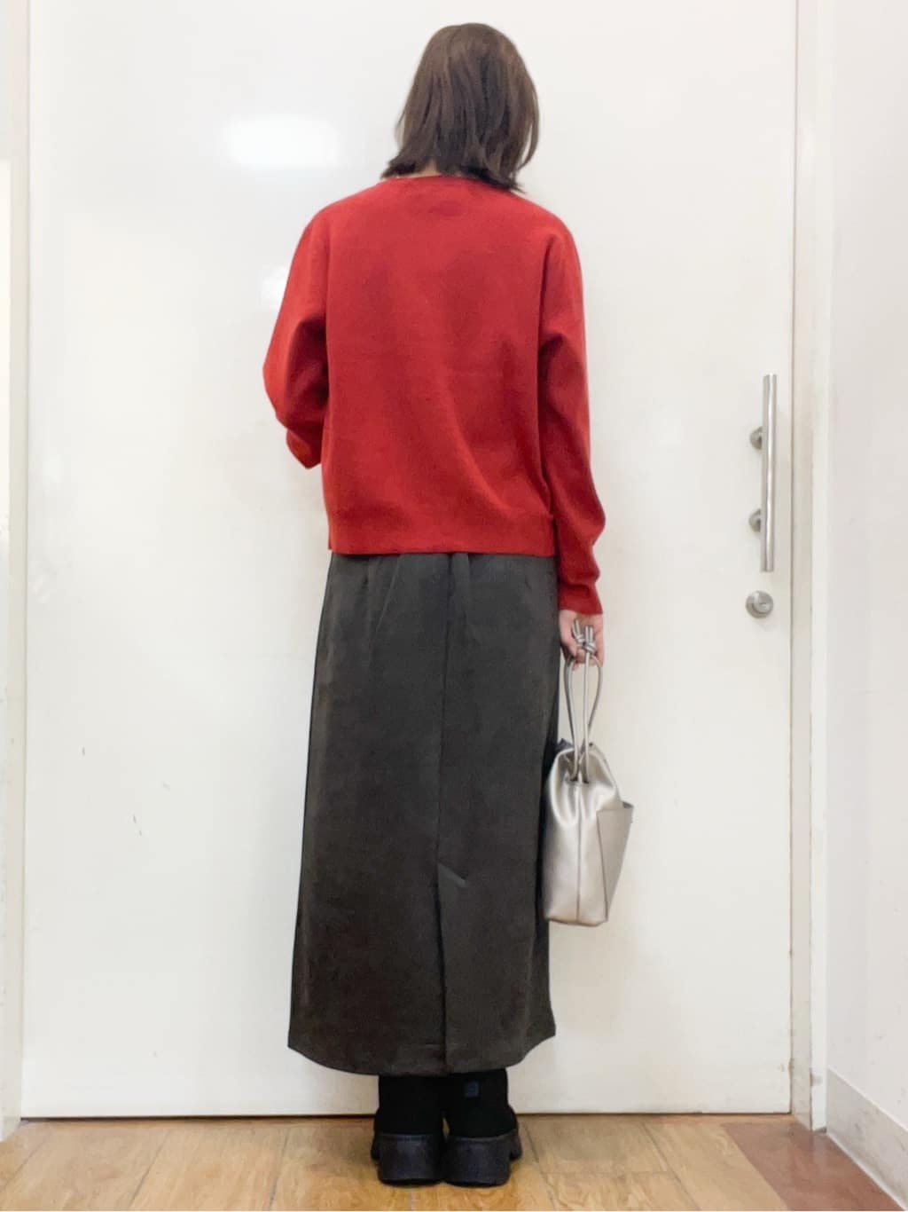 sakiさんの「SHOO･LA･RUE｜【洗濯機可】上品できれい見え フェイクスエード ナロースカート」を使ったコーディネート