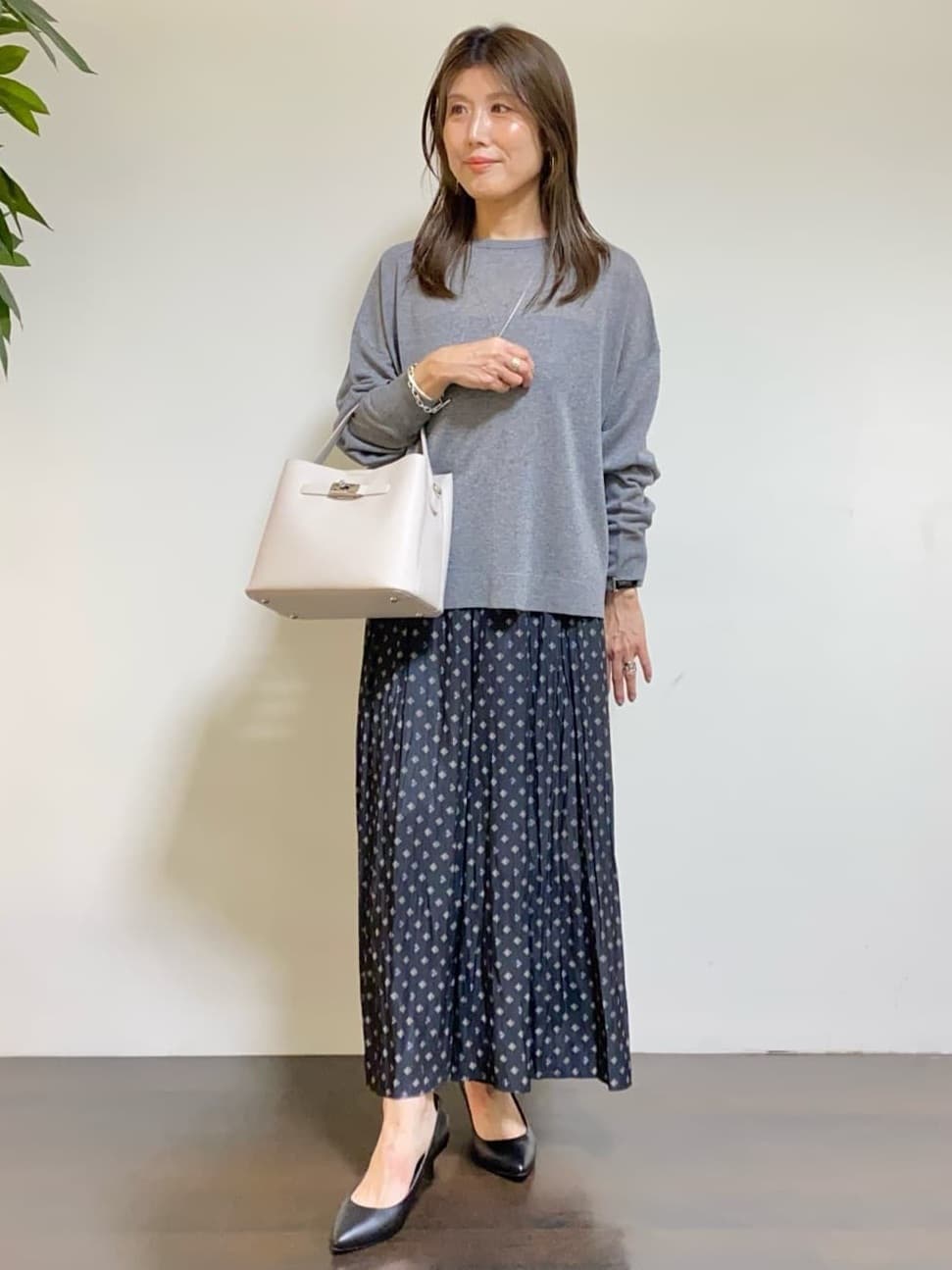 tomoさんの「UNTITLED｜【前後2WAY/アンサンブル可/ゆったり】シアーカーディガン」を使ったコーディネート