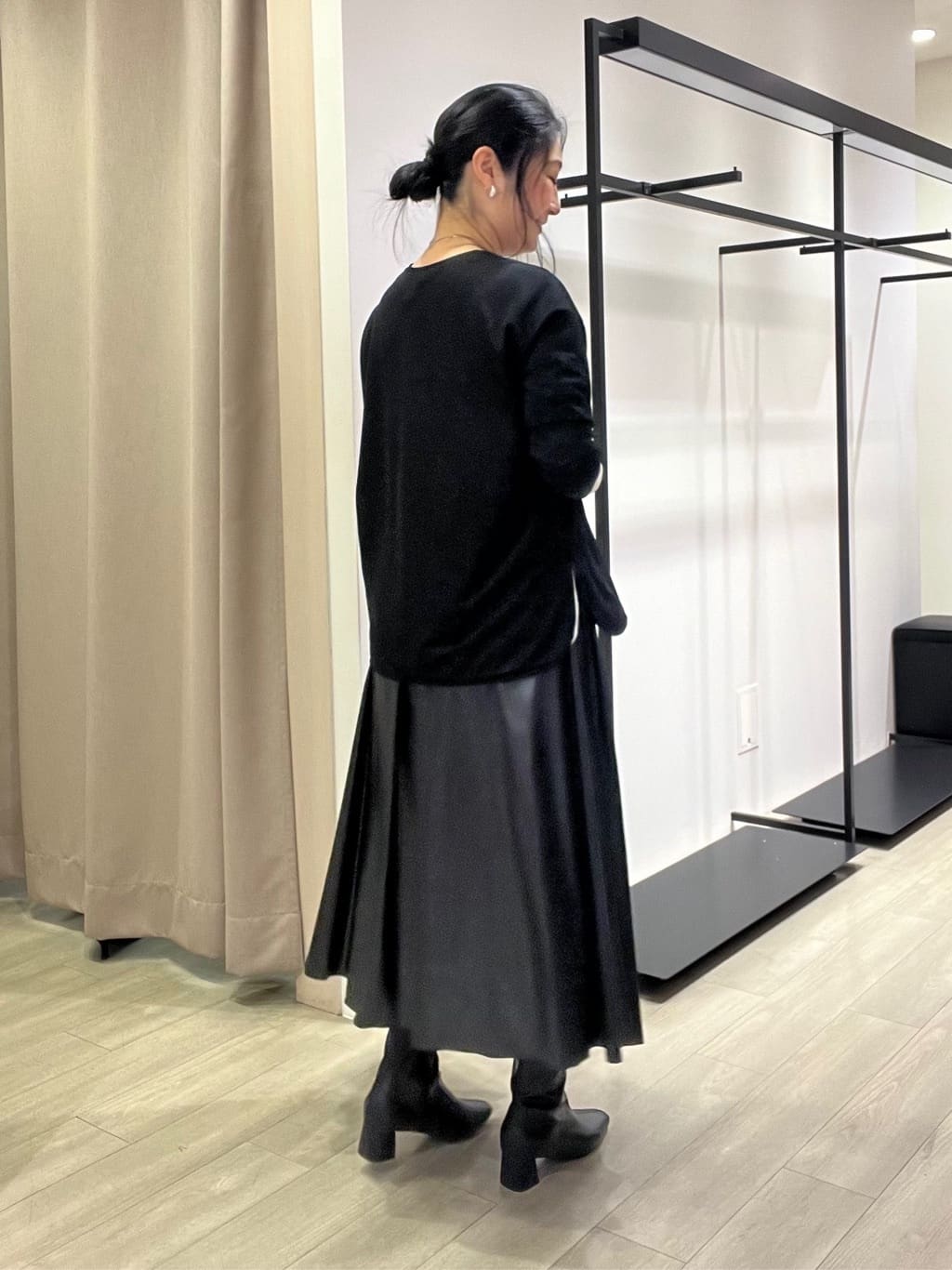 TOMOMIさんの「INDIVI｜ストレッチシアーロングTシャツ」を使ったコーディネート