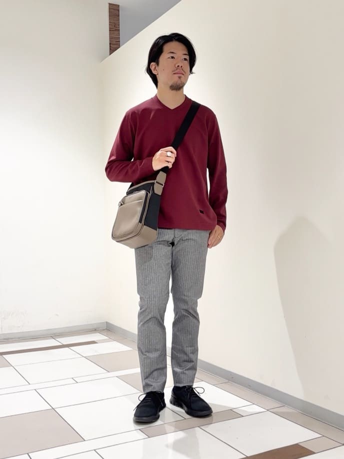 及川さんの「TAKEO KIKUCHI｜【尾州織】ブリスタ Vネック カットソー」を使ったコーディネート