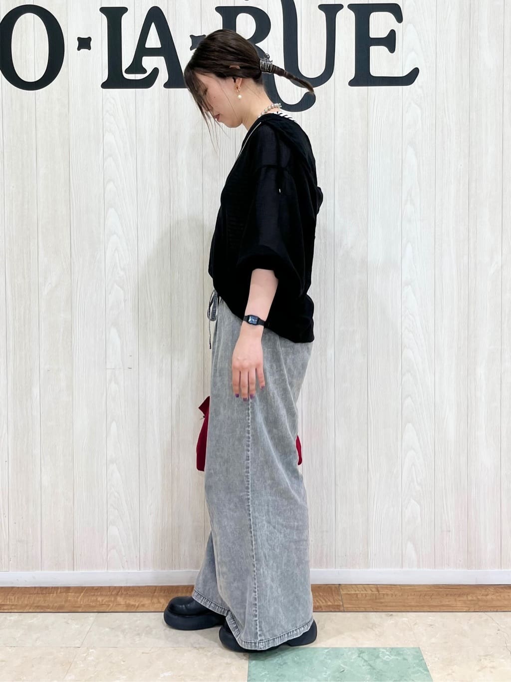 shiiさんの「SHOO･LA･RUE｜【セットアップ可/S-LL】リボン付き イージーワイドデニムパンツ」を使ったコーディネート