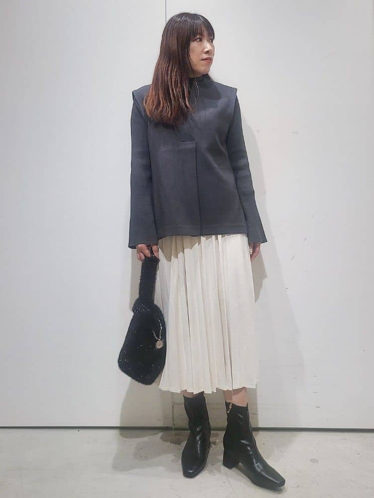 hmさんの「OPAQUE.CLIP｜フェイクスウェードプリーツスカート【静電気防止加工／洗濯機OK】」を使ったコーディネート
