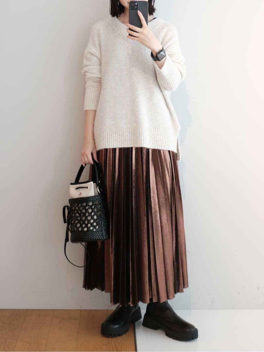 Kishimotoさんの「DRESSTERIOR｜◆【洗える/ストレッチ性/オンオフ】箔プリントプリーツスカート」を使ったコーディネート