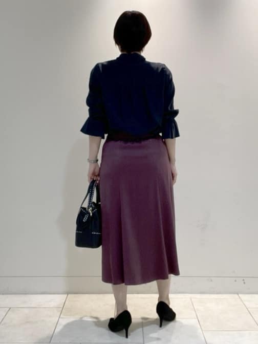 フミさんの「Reflect｜【キレイめスタイル／通勤におすすめ◎】ボウタイシャンブレーカラーブラウス」を使ったコーディネート