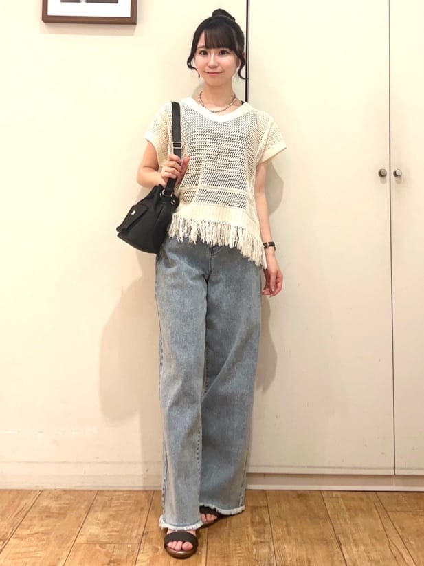AIRIさんの「SHOO･LA･RUE｜【S-LL】裾フリンジマクラメVネックニット」を使ったコーディネート