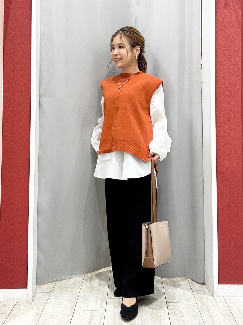shioさんの「SHOO･LA･RUE｜【S-LL/2点セット】着回し自在 ニットベスト＋フレアブラウス」を使ったコーディネート