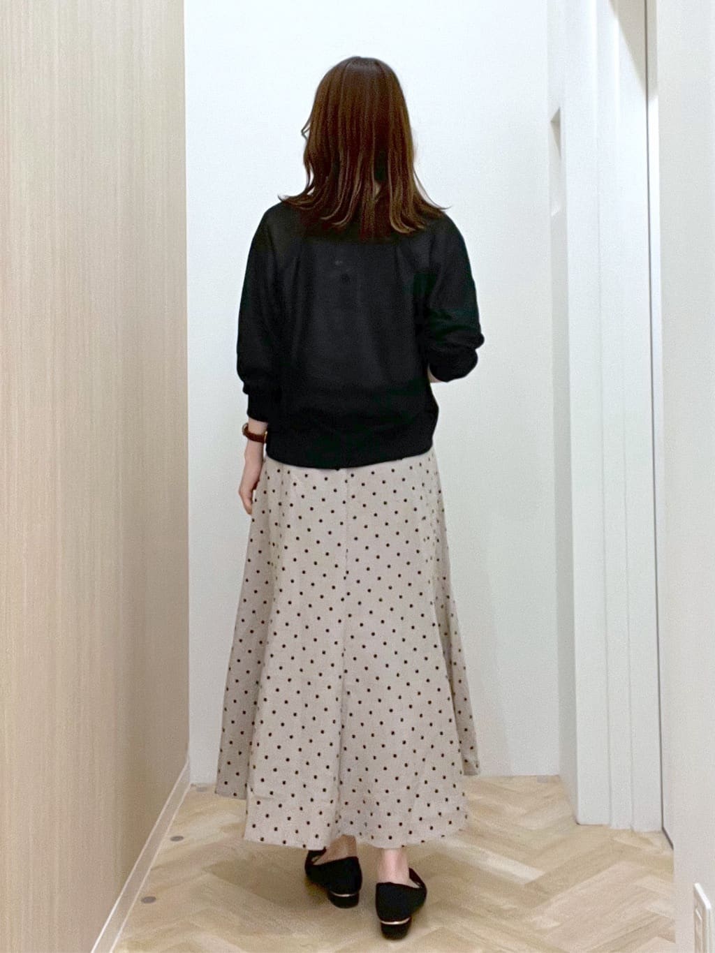  おまつさんの「grove｜さっと二の腕カバー　大人な抜け感シアーラグランVネックカーデ」を使ったコーディネート