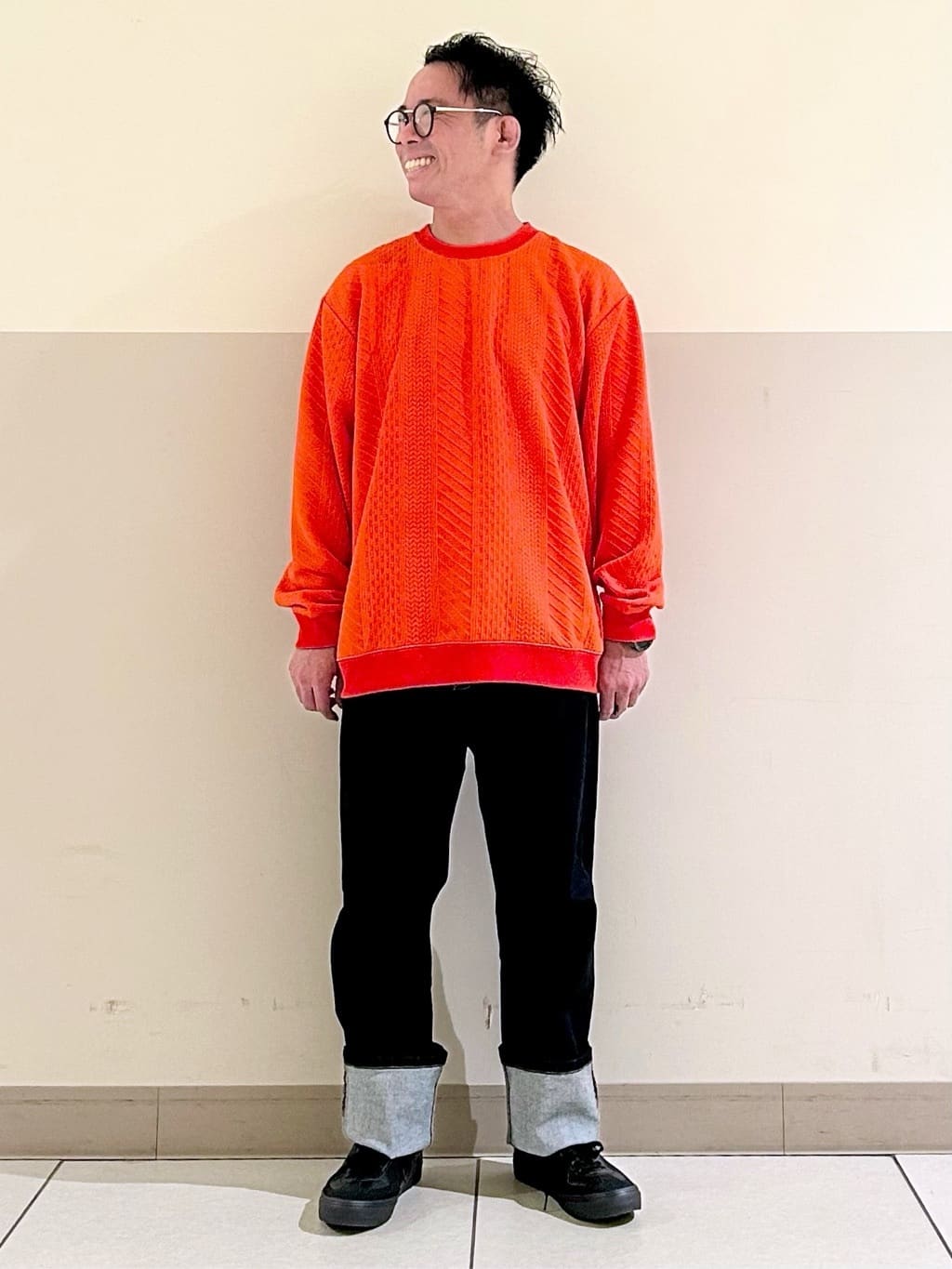 KENJI Iさんの「THE SHOP TK｜【無地に飽きた方へ】ふくれジャカードスウェット　洗濯機OK/6色展開/ユニセックスでおすすめ！」を使ったコーディネート