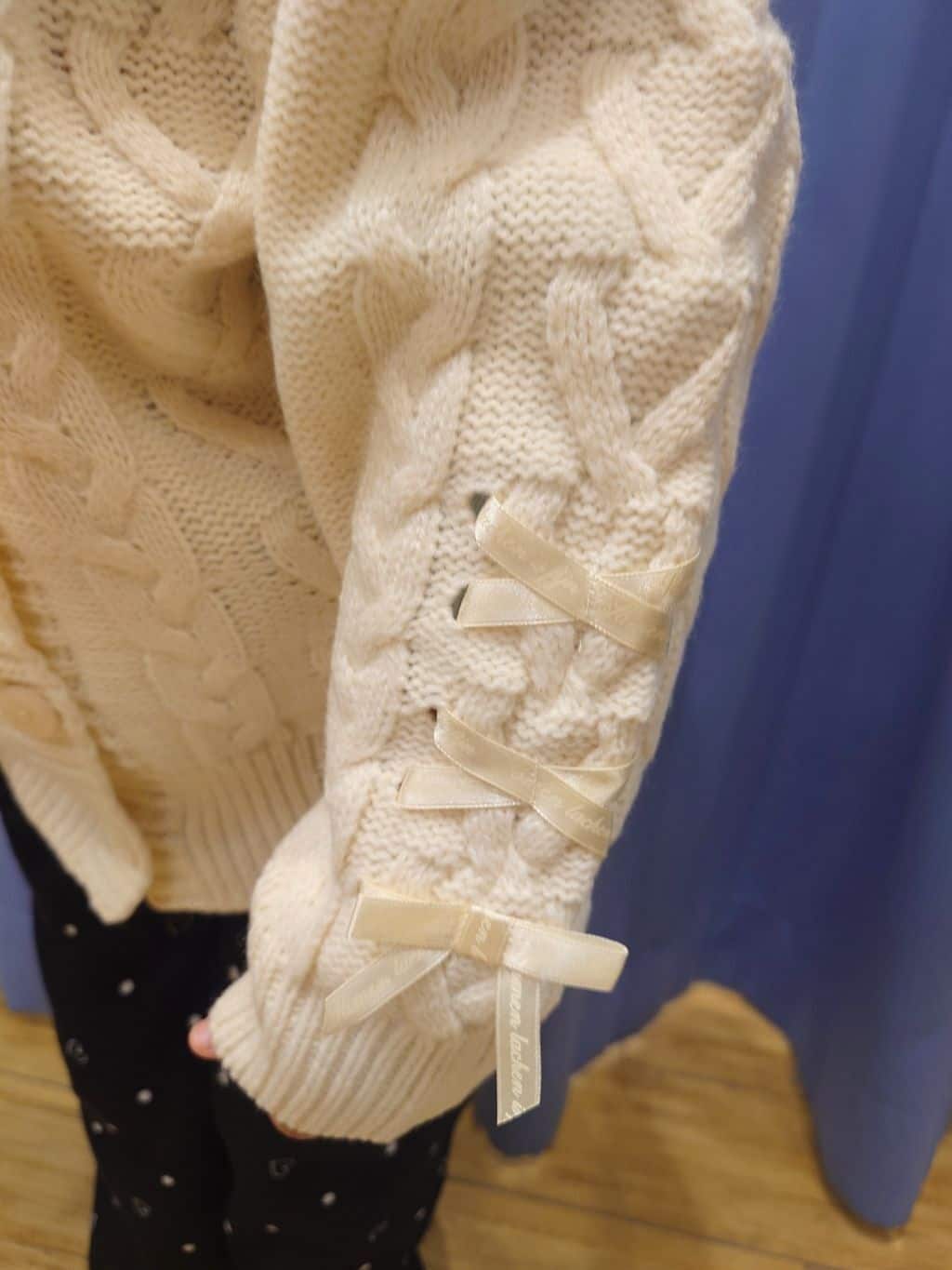 Yuiさんの「SHOO･LA･RUE｜【100-150cm】袖レースアップニットカーディガン」を使ったコーディネート