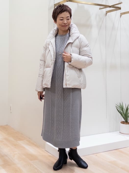シュウコさんの「grove｜一枚で華やぐ、袖布帛ケーブルニットワンピース」を使ったコーディネート