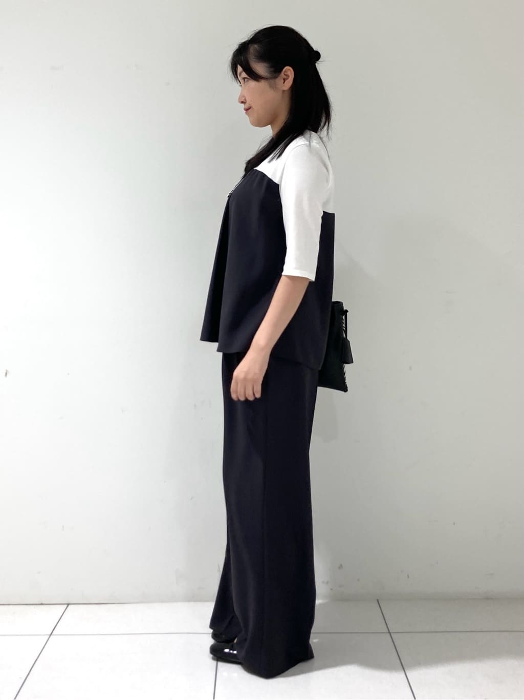 momokoさんの「INDIVI｜【セットアップ可能】ビスチェレイヤード風トップス」を使ったコーディネート