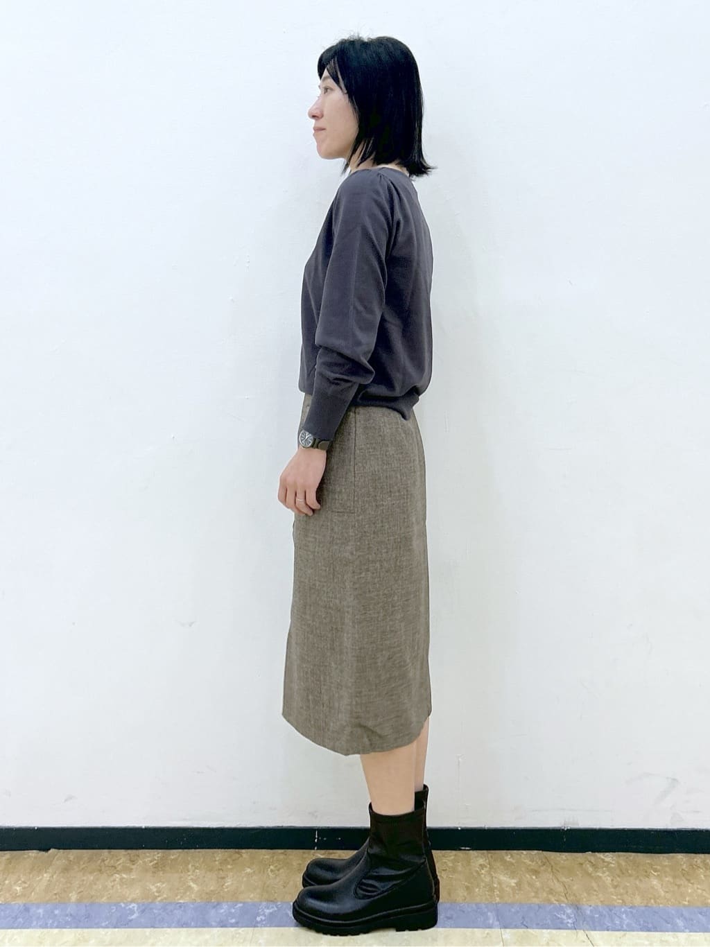 su.さんの「index｜パール調パーツ付きクルーネックニット【洗濯機OK】《8col／XS～3L》」を使ったコーディネート
