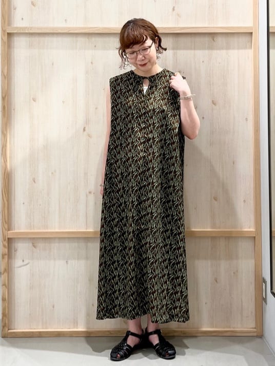 nakoさんの「THE SHOP TK｜ショルダータックワンピース【洗える】」を使ったコーディネート