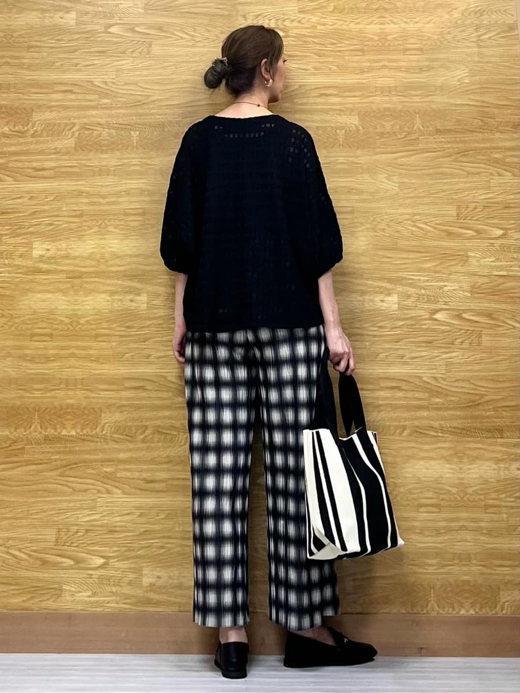 もすさんの「SHOO･LA･RUE｜【S-LL/ポケット付き】チェック柄 ウェーブプリーツパンツ」を使ったコーディネート
