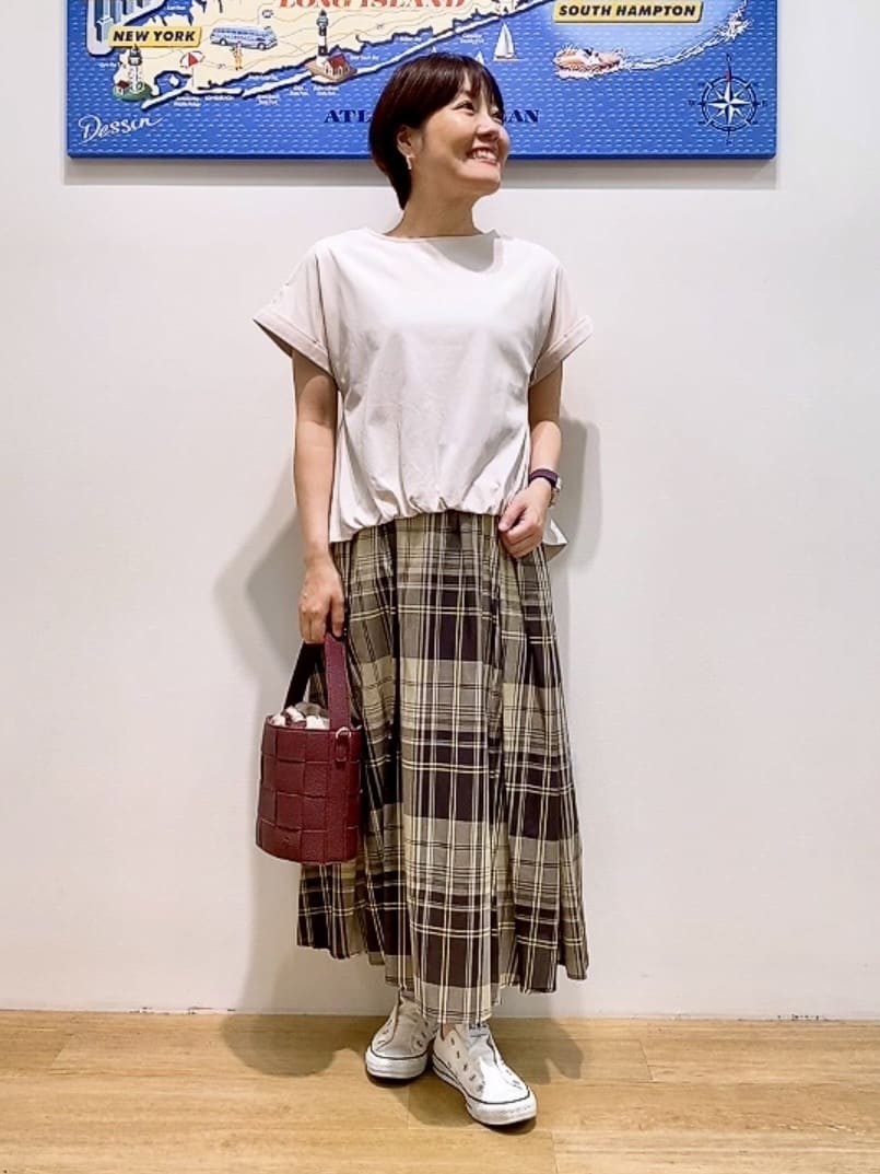 Hamaさんの「Dessin｜【二の腕カバー／UVカット】ロールアップスリーブ裾ギャザーカットソー」を使ったコーディネート