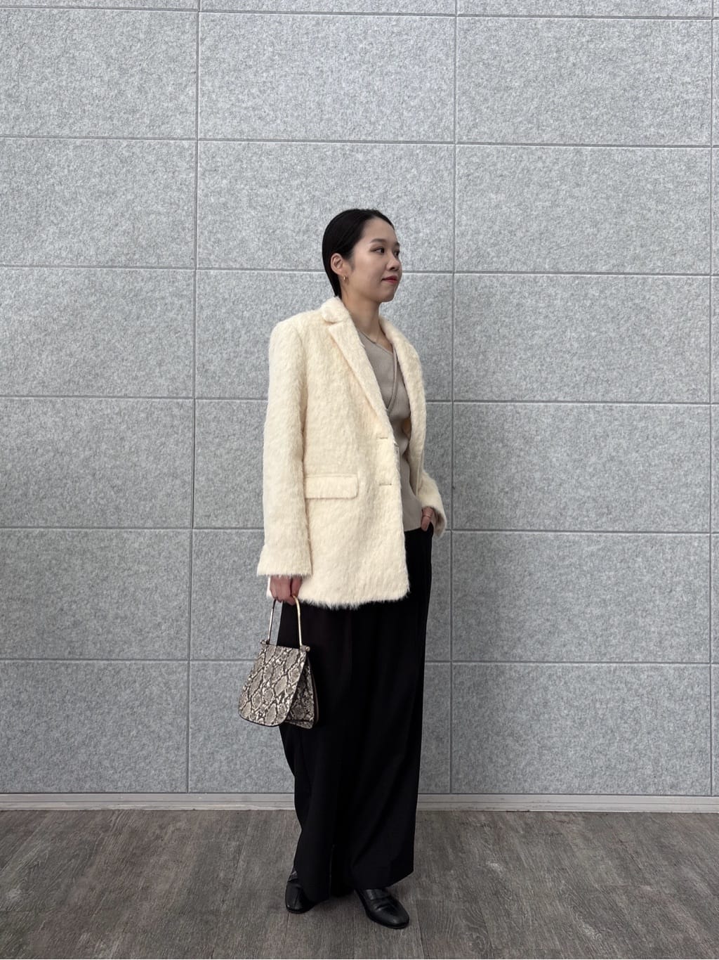 ひなさんの「INDIVI｜Comfy SET UP｜イージーストレートワイドパンツ【セットアップ対応／通勤/カセット服】」を使ったコーディネート