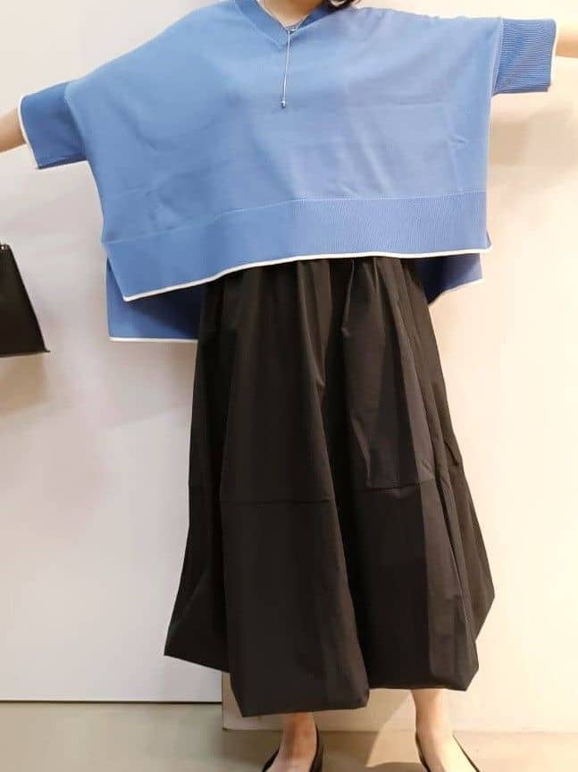 あんさんの「THE SHOP TK｜Vネックドルマンニット【毛玉になりにくい/洗濯機OK】」を使ったコーディネート