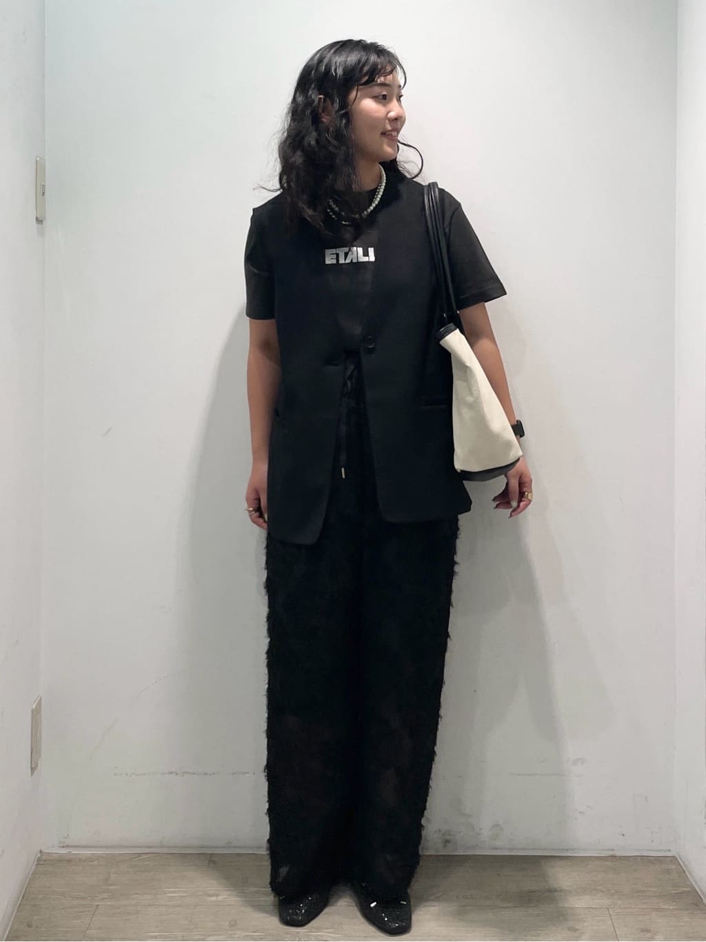sumicaさんの「OPAQUE.CLIP｜リネンライクVネックジレ【洗濯機洗い可】」を使ったコーディネート