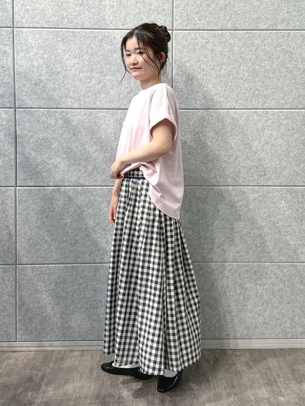 Harunaさんの「Dessin｜【二の腕カバー／UVカット】ロールアップスリーブ裾ギャザーカットソー」を使ったコーディネート