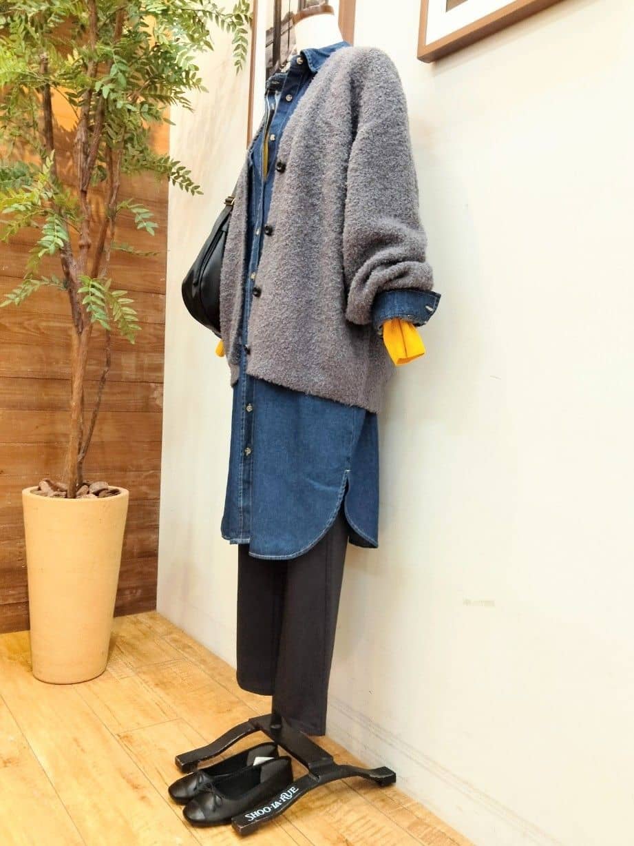 うっちーさんの「SHOO･LA･RUE｜【S-LL】ロングシーズン活躍 デニムシャツワンピース」を使ったコーディネート