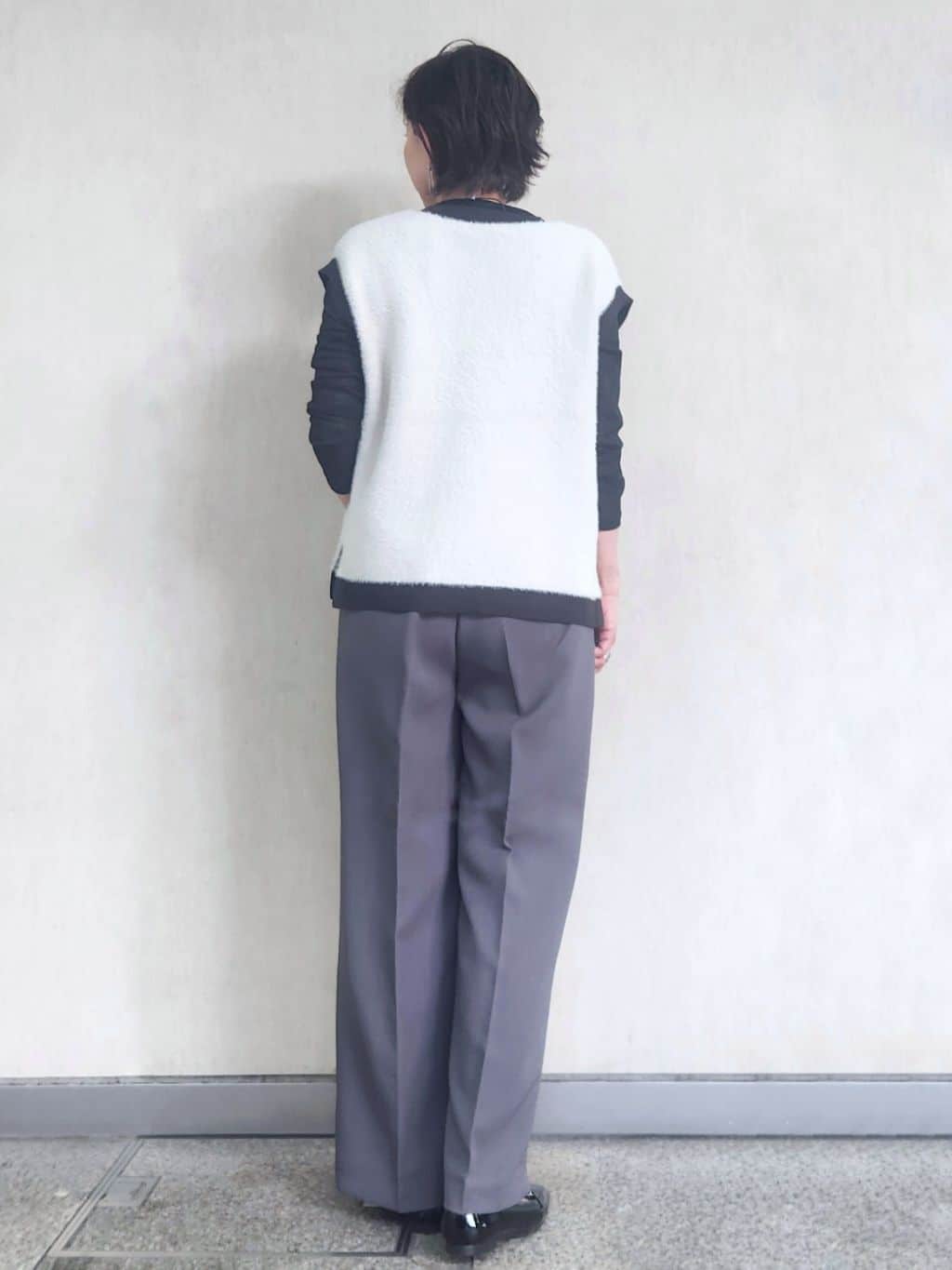 milkyさんの「OPAQUE.CLIP｜フェザーヤーンニットベスト【洗濯機OK／抗ピル】」を使ったコーディネート