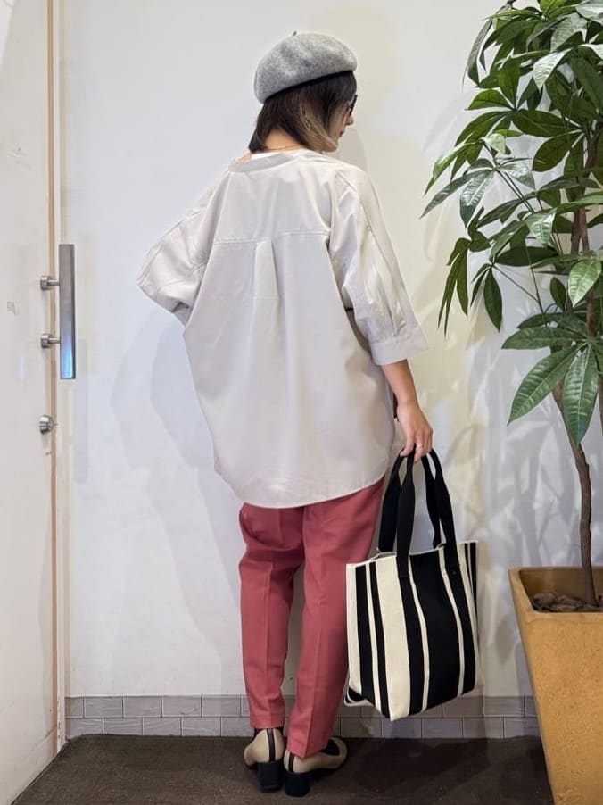 misakiさんの「SHOO･LA･RUE｜【S-LL/洗濯後しわになりにくい】コットン風 前あきドルマンブラウス」を使ったコーディネート