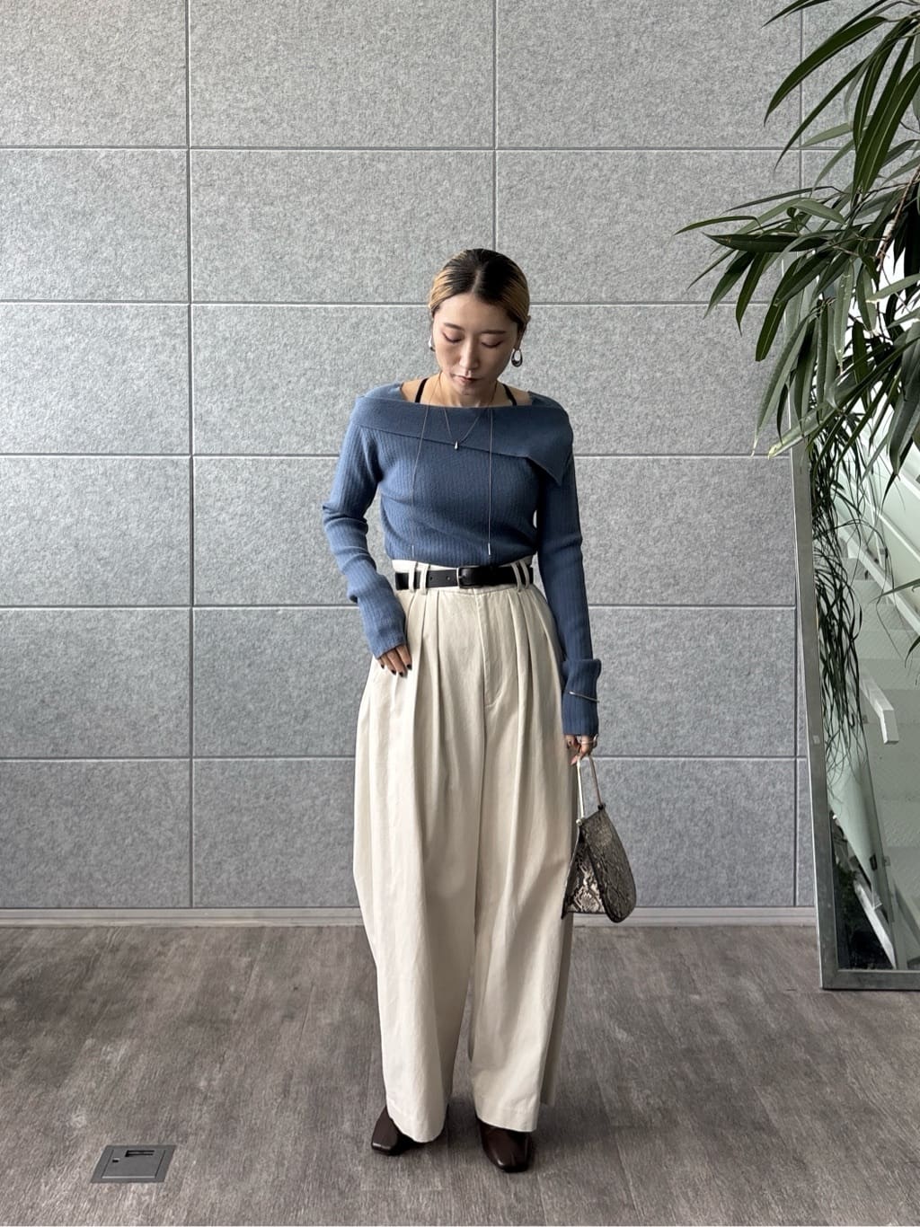 kotakiさんの「INDIVI｜【再入荷】パネルストレッチショートブーツ」を使ったコーディネート