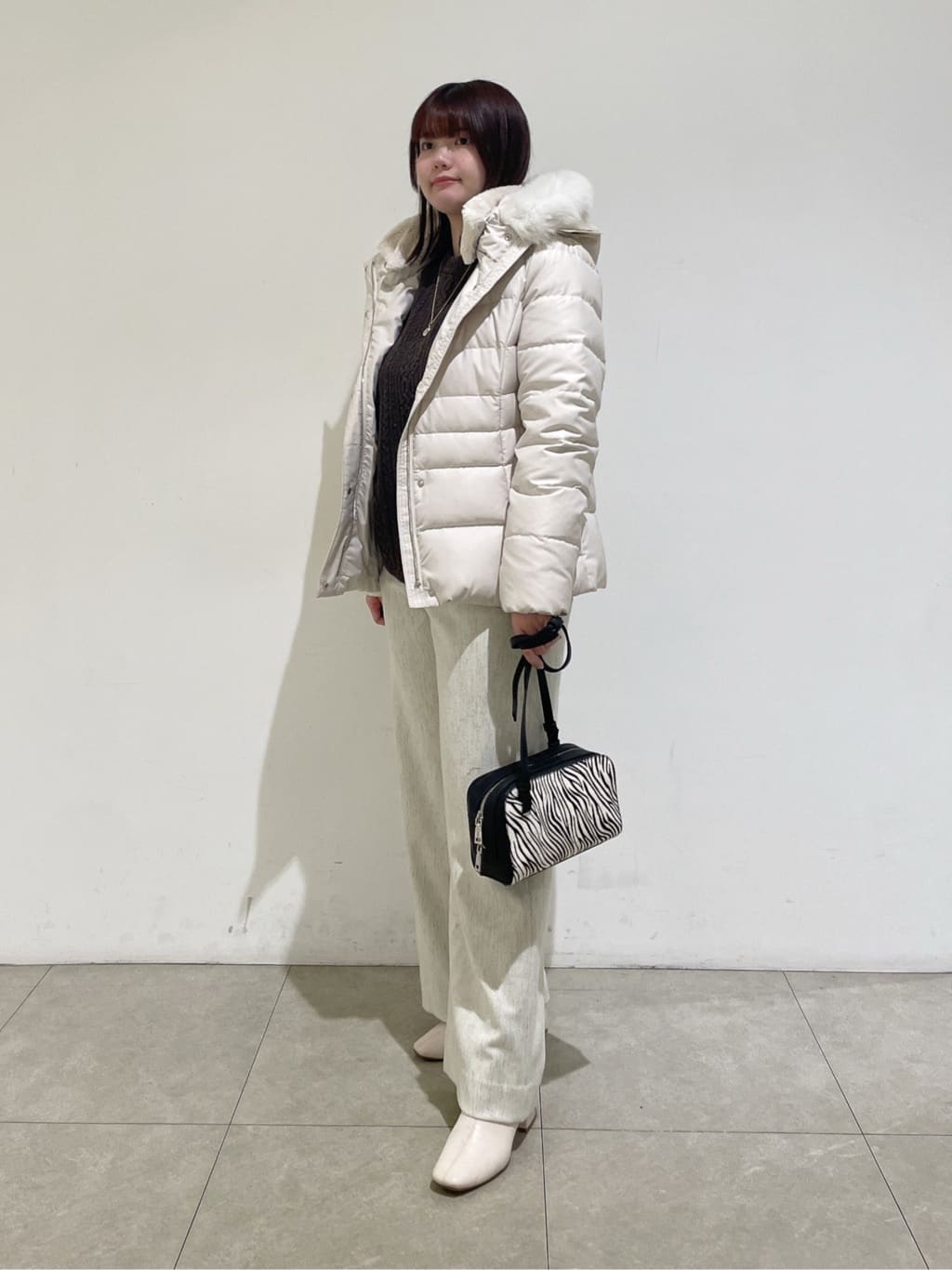 emikaさんの「INDIVI｜【洗える】ケーブルデザイン ラウンドヘムニット」を使ったコーディネート