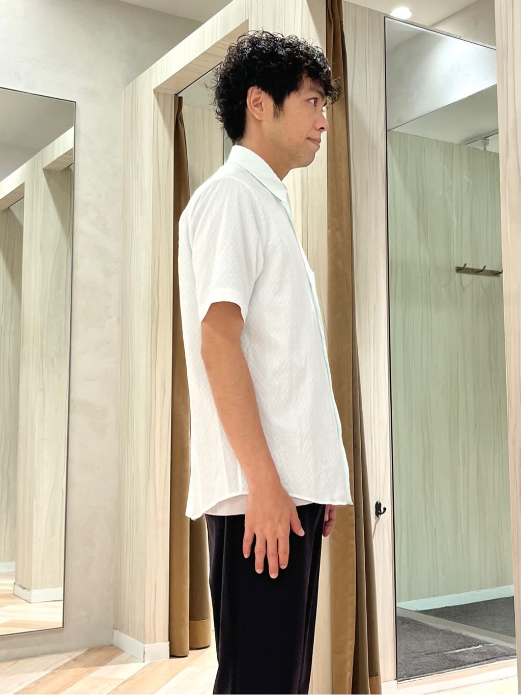 URAさんの「TAKEO KIKUCHI｜【3Dナイロンストレッチ】スリムイージーパンツ」を使ったコーディネート