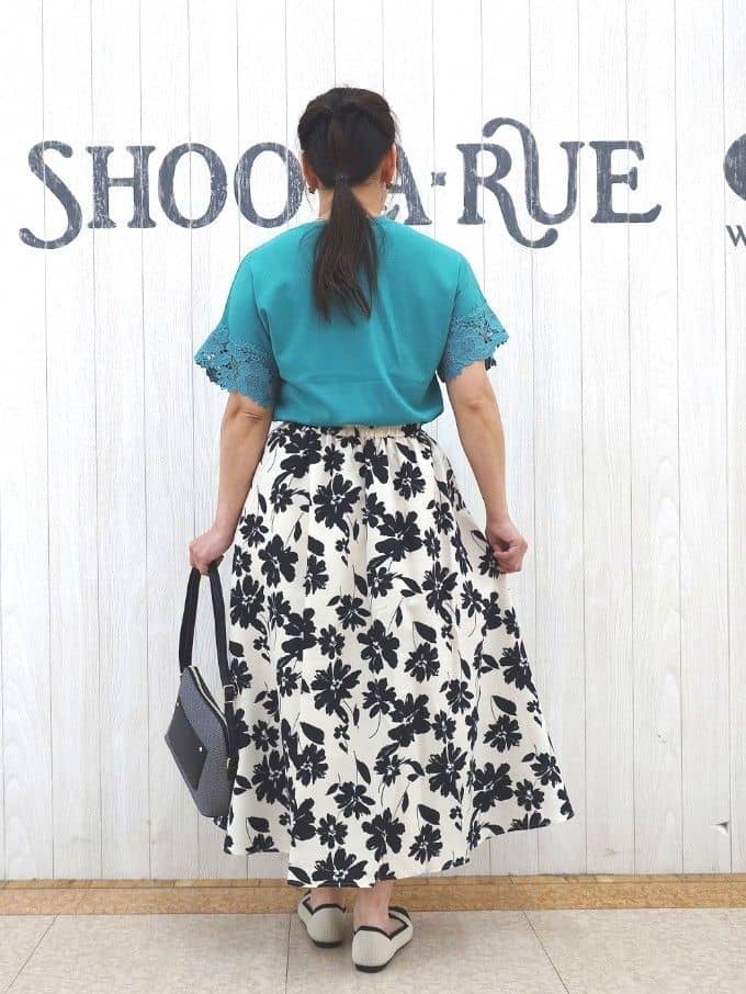 とろろさんの「SHOO･LA･RUE｜【S-LL/ひんやり/UV/】大人上品な お袖レースニット」を使ったコーディネート