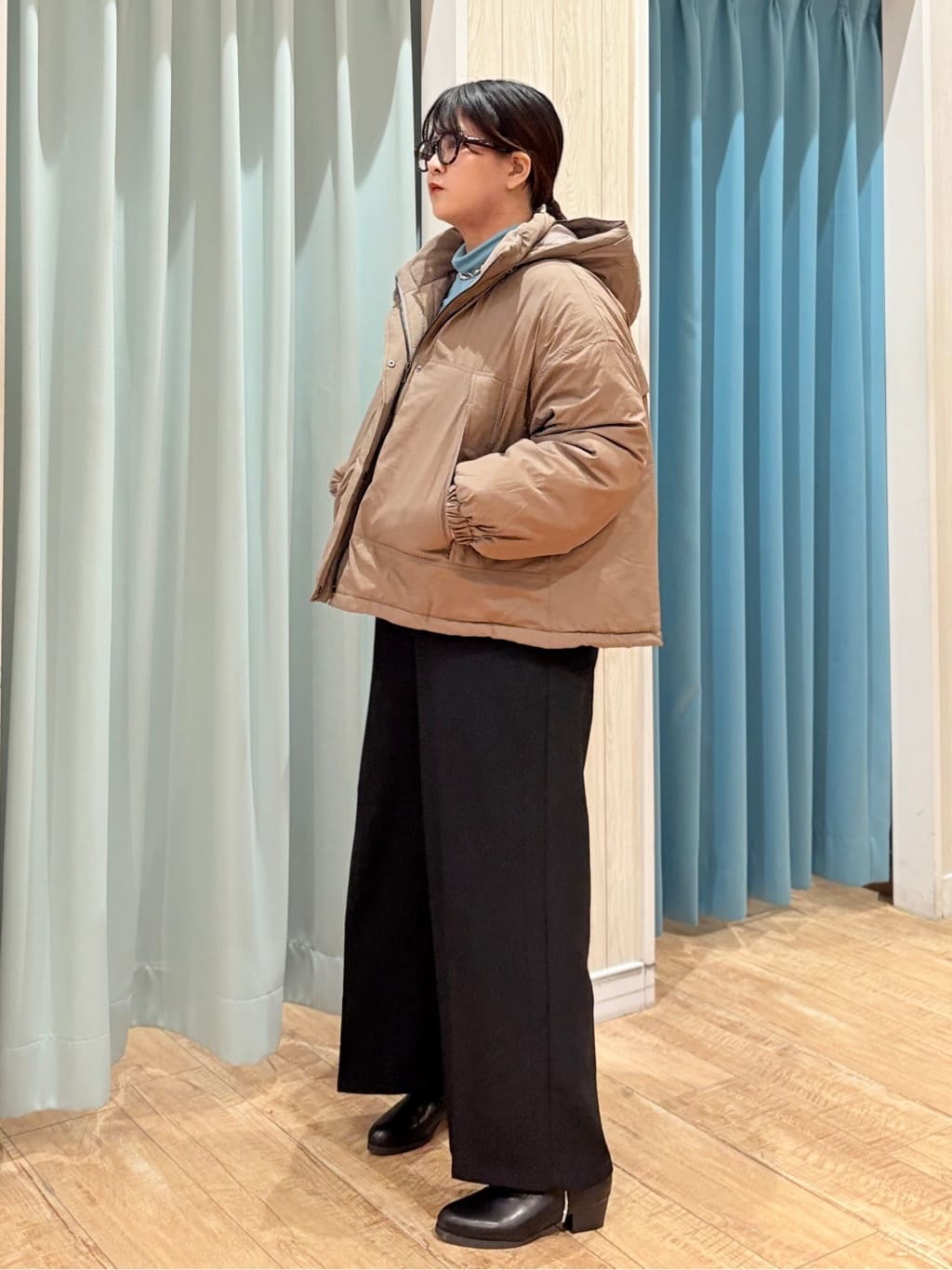 砂糖さんの「SHOO･LA･RUE｜【S-LL/吸湿発熱】なめらかとろみ インナータートル」を使ったコーディネート