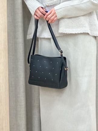 Keiさんの「grove｜【2点SET/体型カバー】一枚で決まる、ペプラムベスト&times;ニットワンピース」を使ったコーディネート
