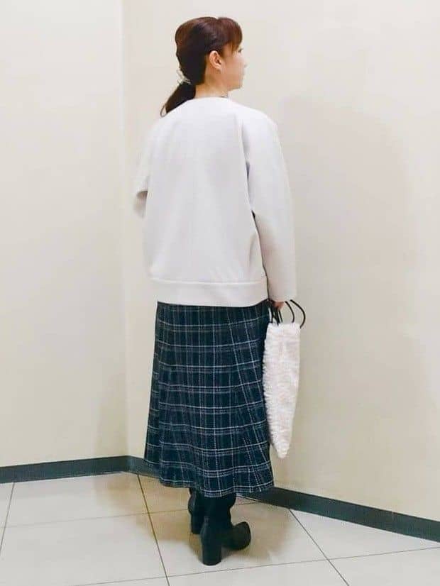 花さんの「Reflect｜【コートインでもすっきり◎】チェック柄ニットドッキングワンピース」を使ったコーディネート