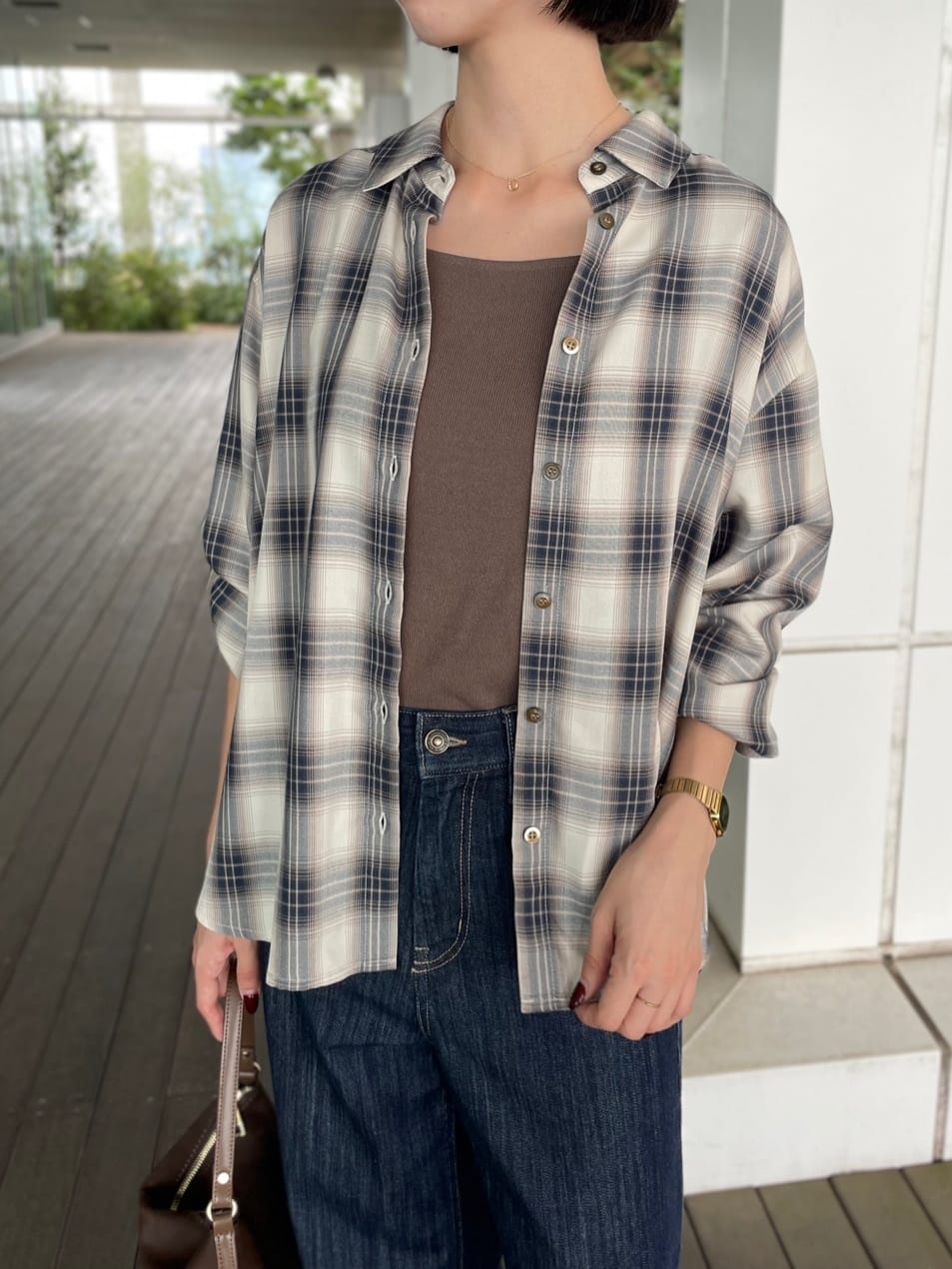 NATSUMIさんの「grove｜今の季節にちょうどいい　オンブレーチェックシャツ」を使ったコーディネート