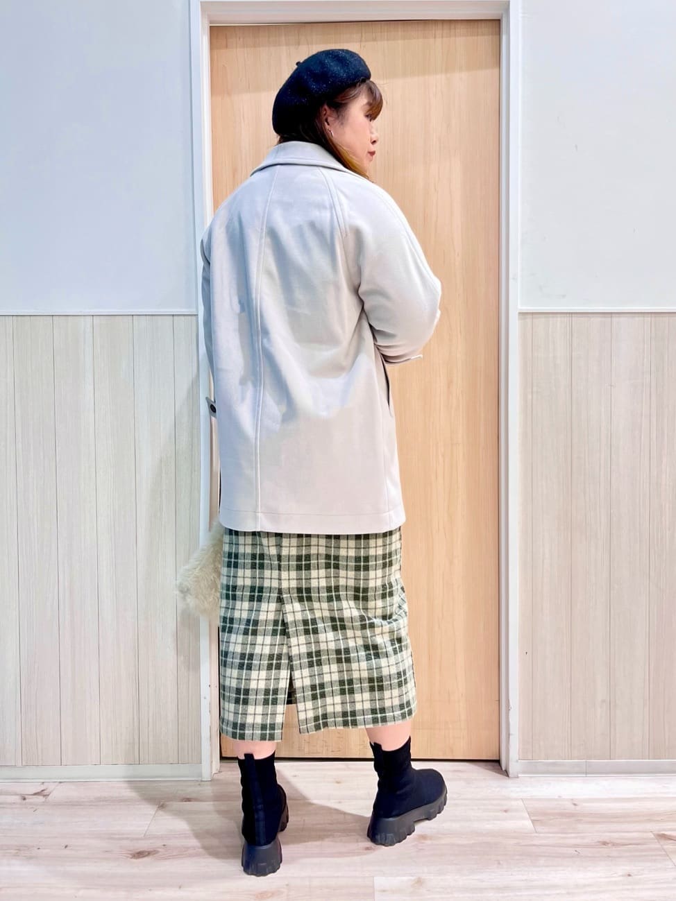 TUMU-TUMUさんの「SHOO･LA･RUE｜【S-LL】ほんのりラメで女性らしい ベロアモールモックネックニット」を使ったコーディネート