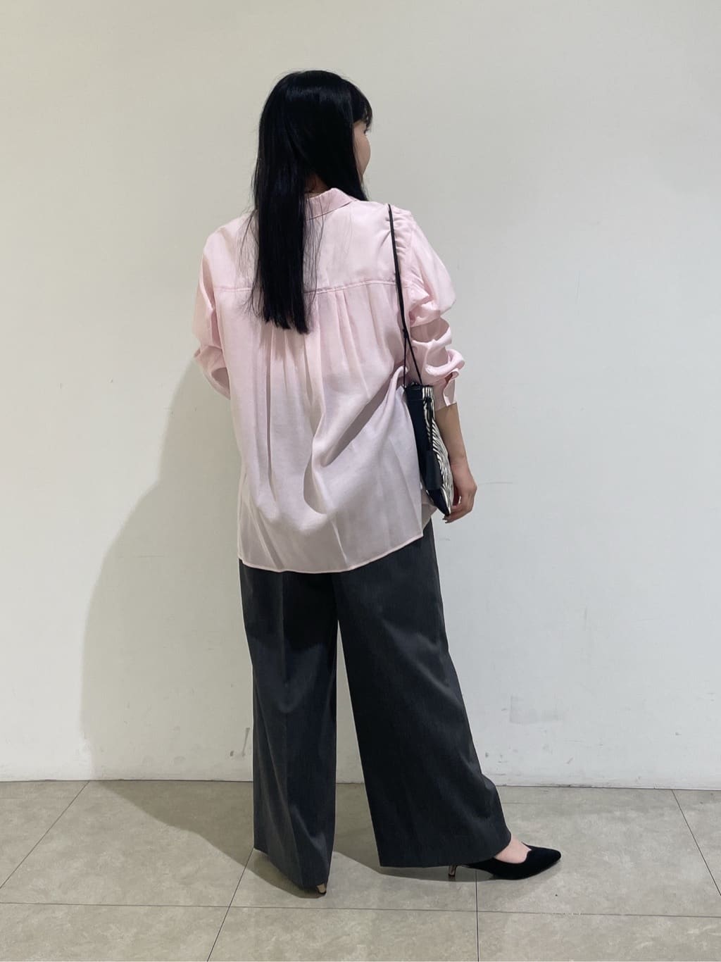emikaさんの「INDIVI｜【体型カバー／清涼感】シアーオーバーシャツ」を使ったコーディネート