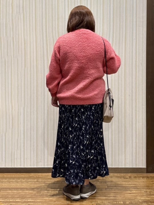 ゆかぴさんの「SHOO･LA･RUE｜【S-LL】思わず触れたくなる ふわふわ Vネックニットカーディガン」を使ったコーディネート