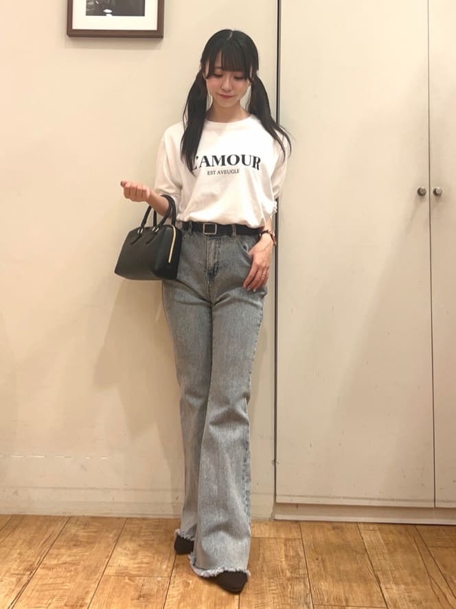 AIRIさんの「SHOO･LA･RUE｜グラフィックアソート ベーシックロンT」を使ったコーディネート