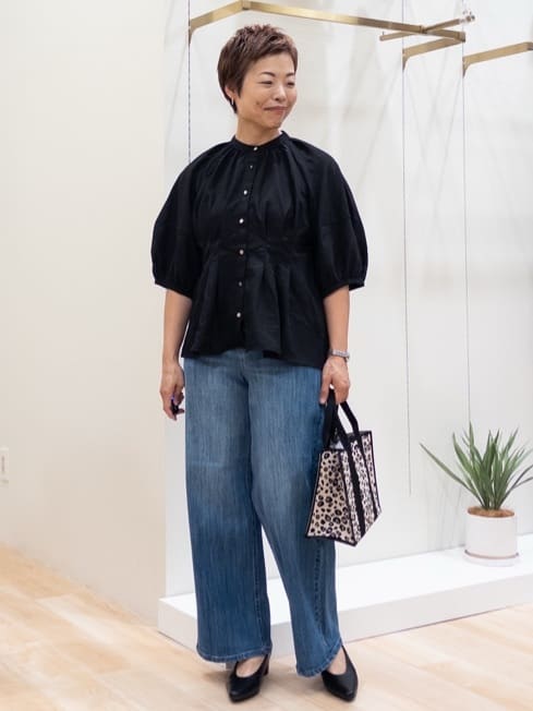 シュウコさんの「grove｜一枚でトレンド完成！体型カバーも叶うニットビスチェドッキングブラウス」を使ったコーディネート